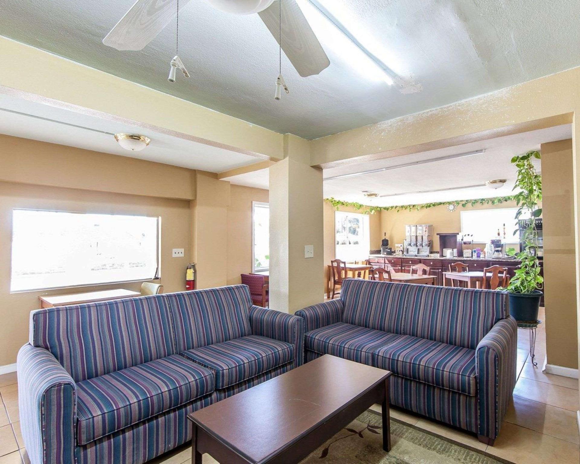 Days Inn By Wyndham Calhoun Ga I-75 And Us-41 Екстер'єр фото