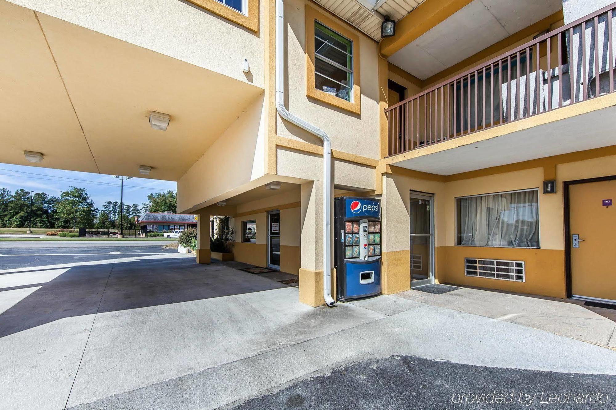 Days Inn By Wyndham Calhoun Ga I-75 And Us-41 Екстер'єр фото