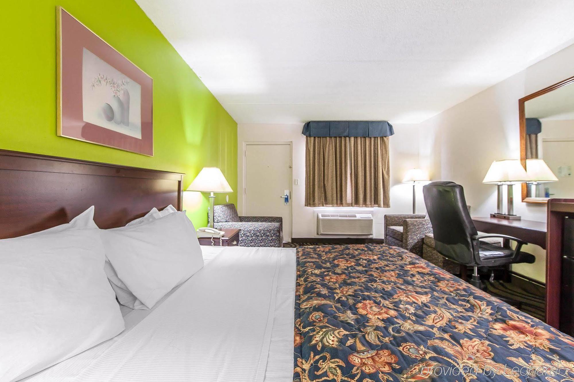 Days Inn By Wyndham Calhoun Ga I-75 And Us-41 Екстер'єр фото