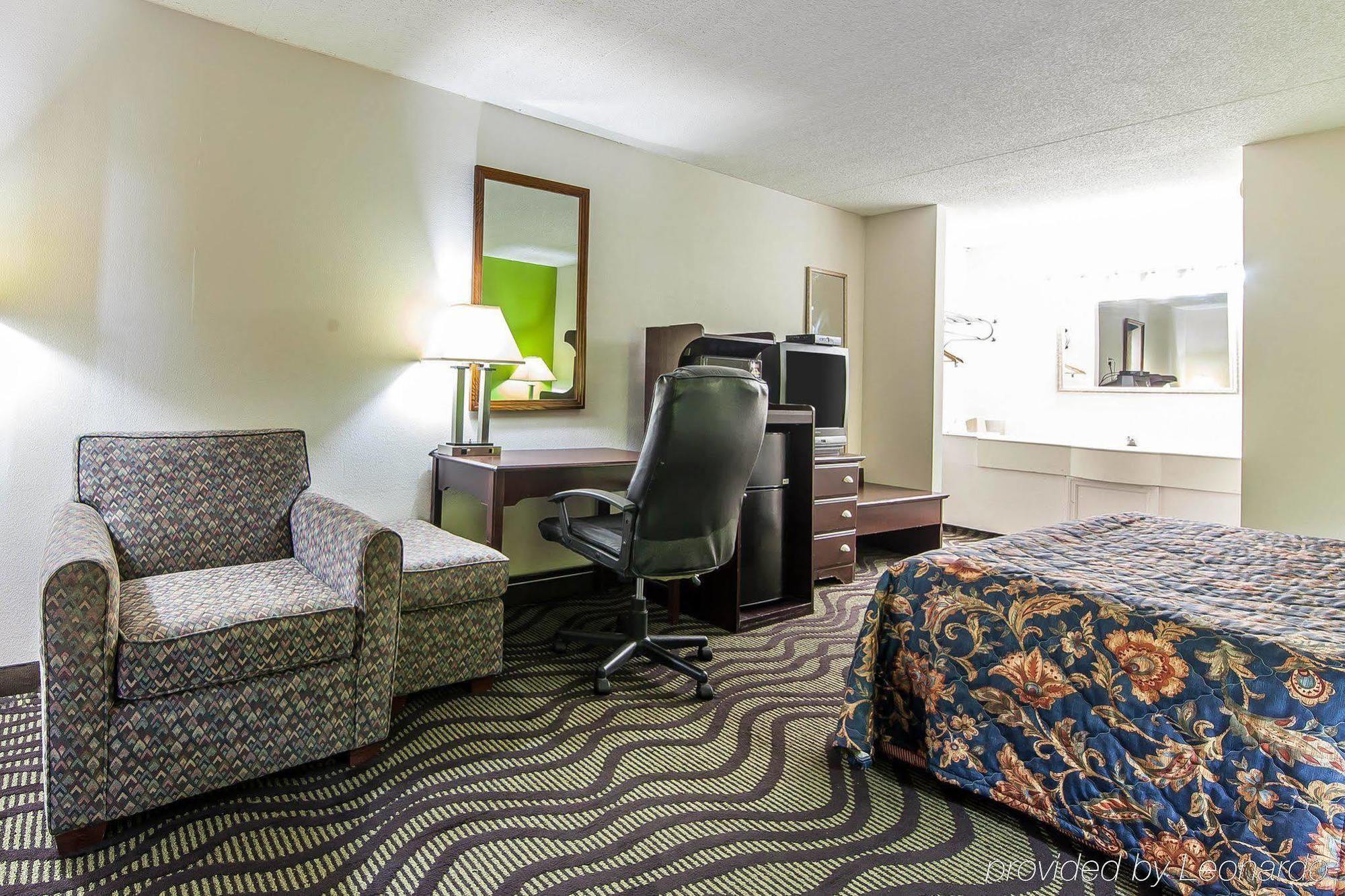 Days Inn By Wyndham Calhoun Ga I-75 And Us-41 Екстер'єр фото