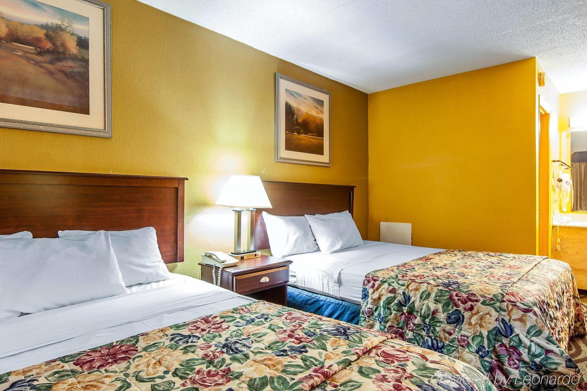 Days Inn By Wyndham Calhoun Ga I-75 And Us-41 Екстер'єр фото