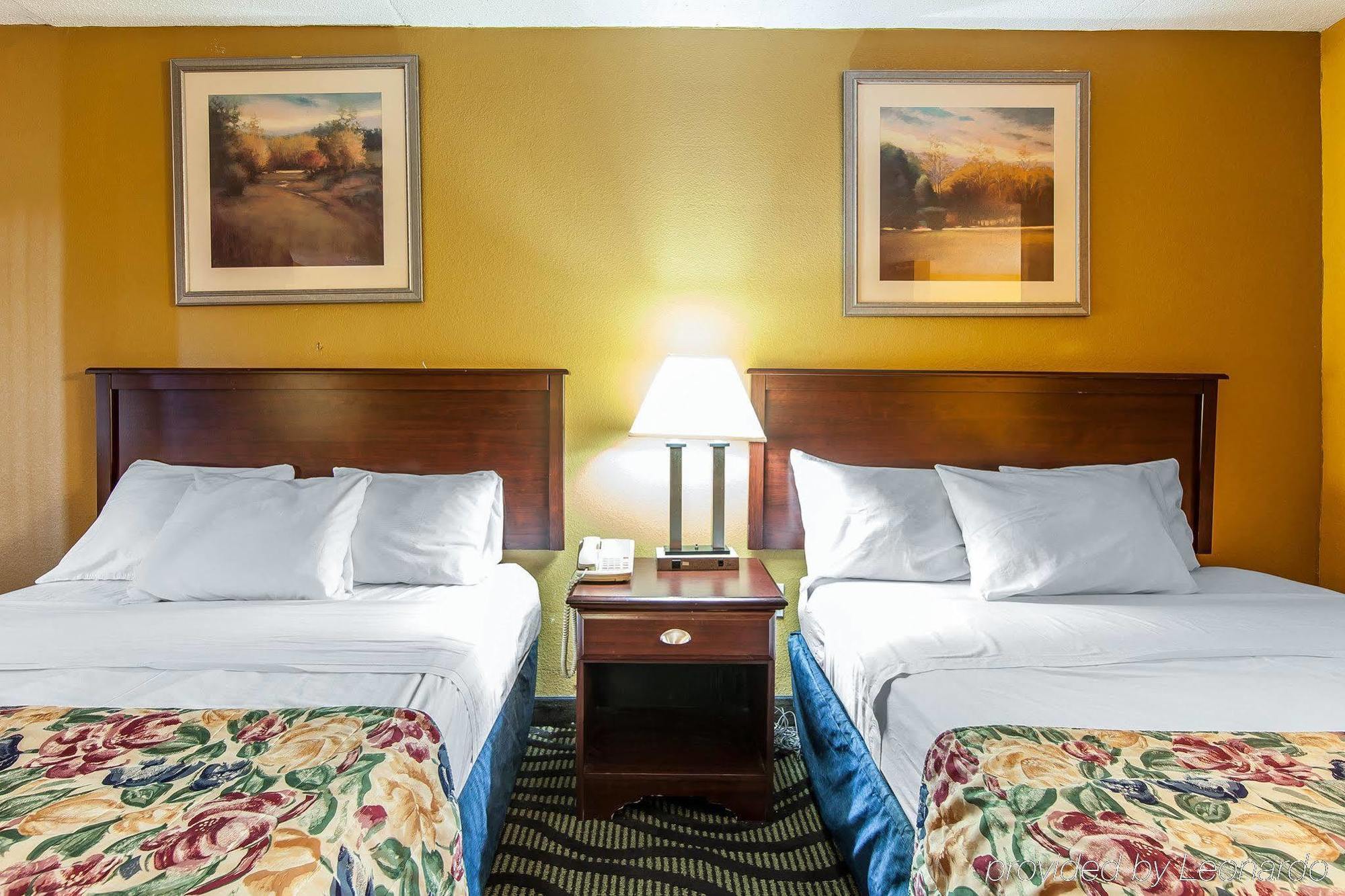 Days Inn By Wyndham Calhoun Ga I-75 And Us-41 Екстер'єр фото