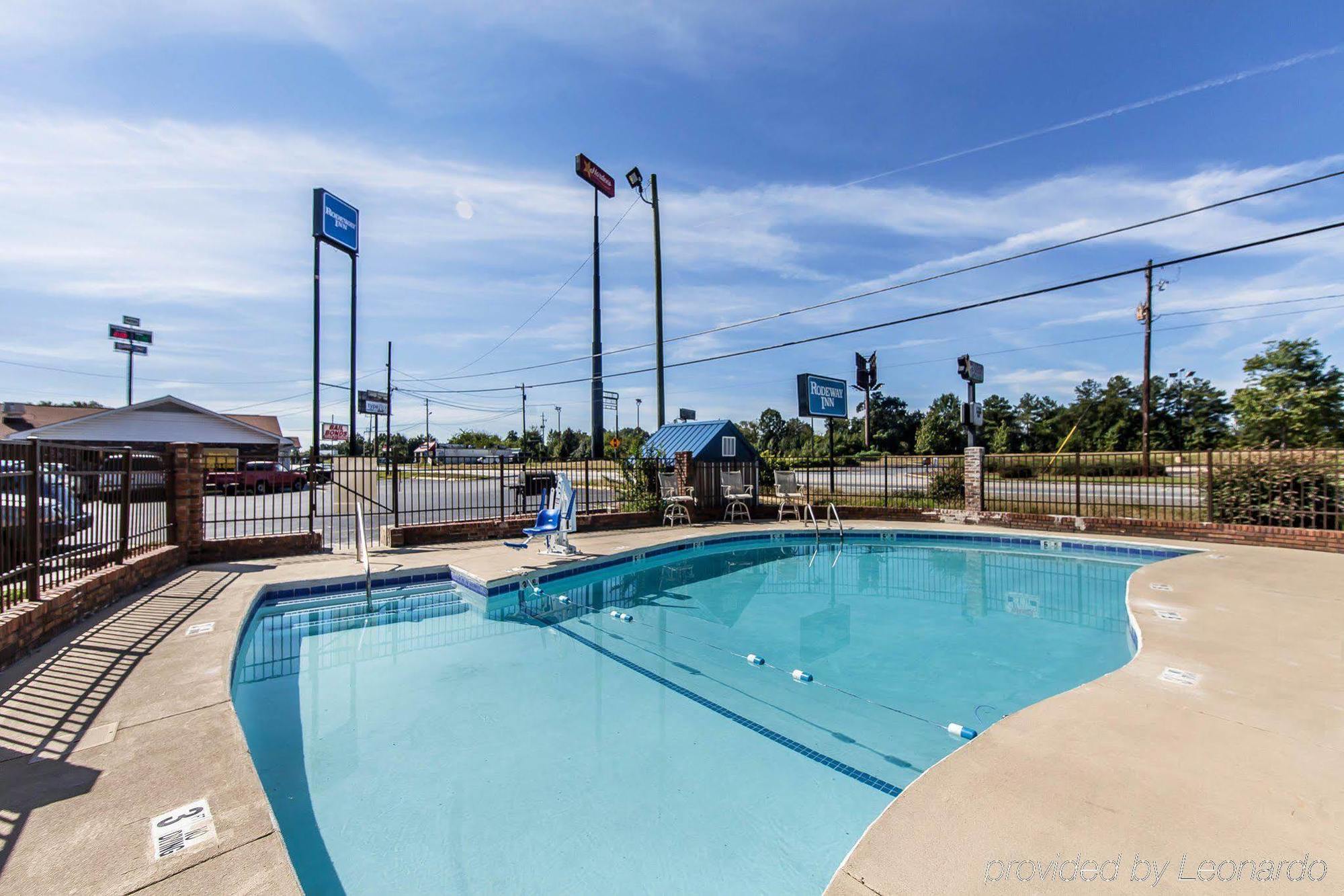 Days Inn By Wyndham Calhoun Ga I-75 And Us-41 Екстер'єр фото