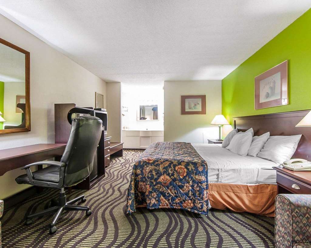 Days Inn By Wyndham Calhoun Ga I-75 And Us-41 Номер фото