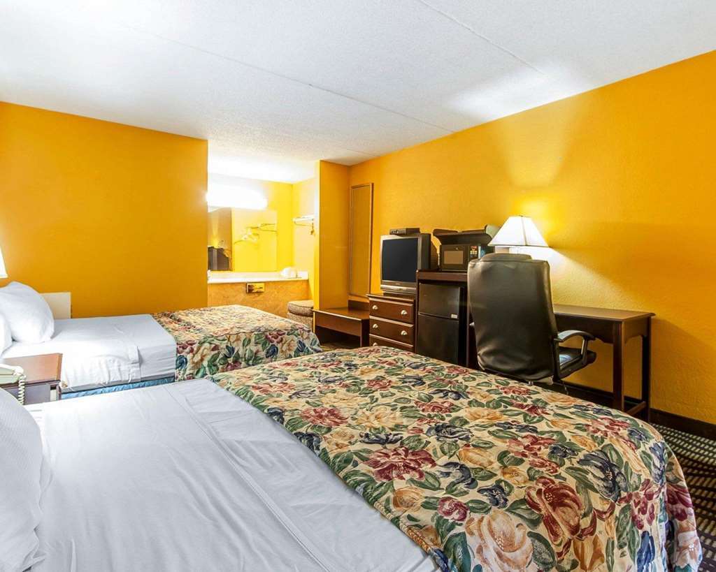 Days Inn By Wyndham Calhoun Ga I-75 And Us-41 Номер фото
